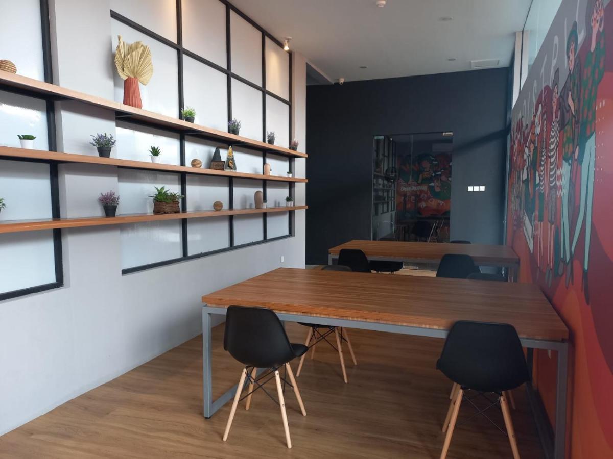 Nindya Biodistrict Hotel Бандунг Экстерьер фото