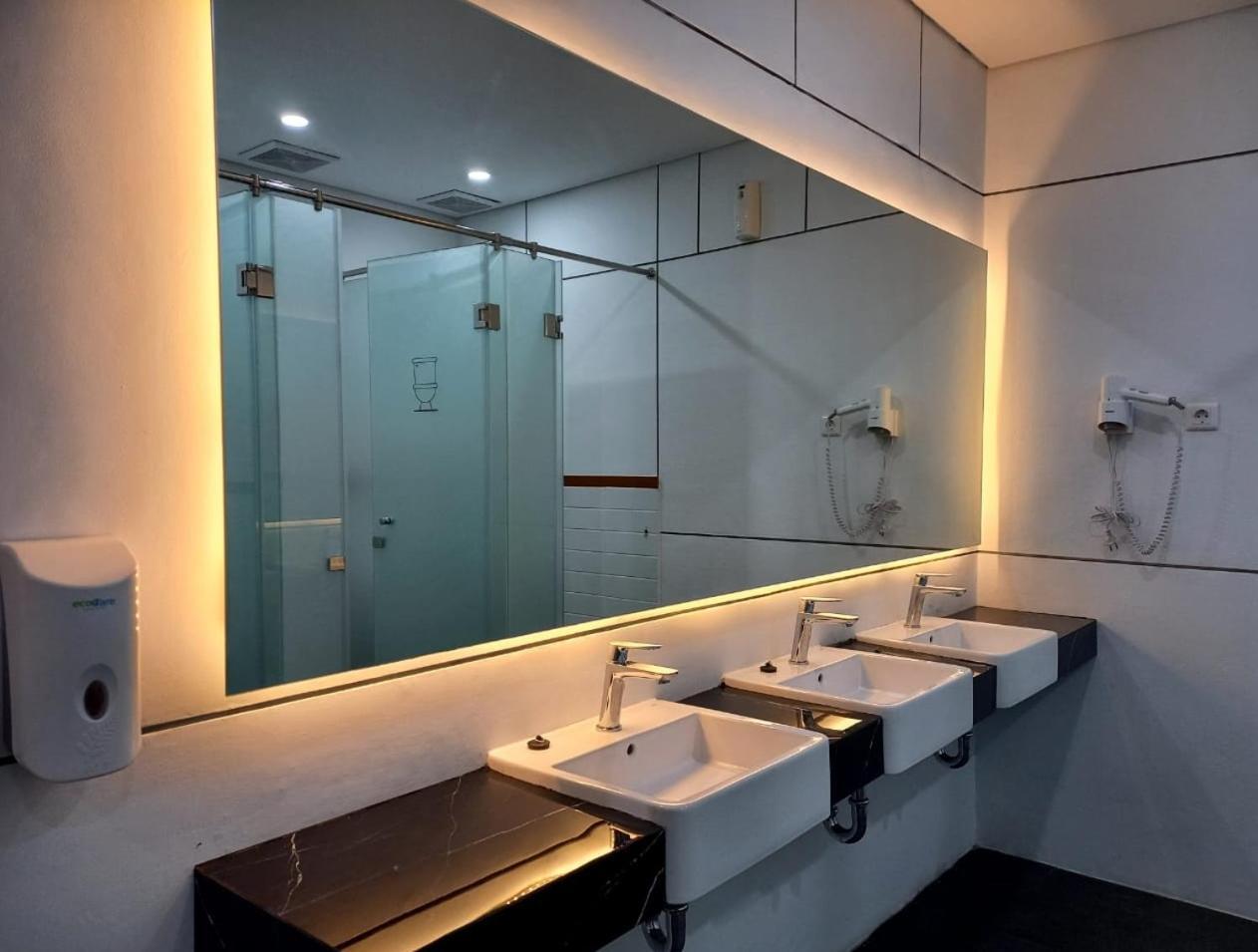 Nindya Biodistrict Hotel Бандунг Экстерьер фото
